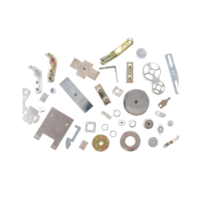 How does the metal contact piece ensure the efficient conductivity of the battery connector?